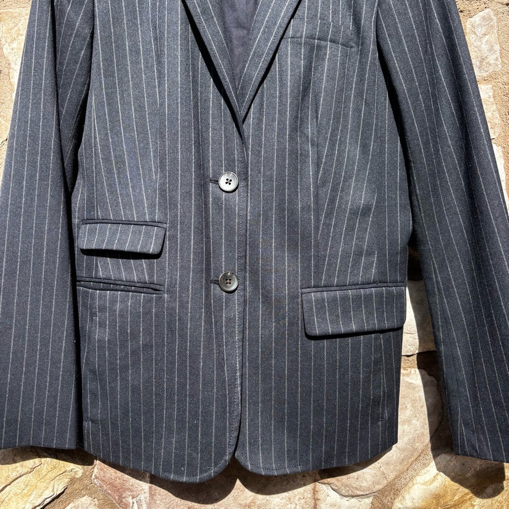 Vintage Gap Women’s Wool Blazer Pinstripe Navy Blue Size 8 2 Button Career 2010 - Picture 3 of 9